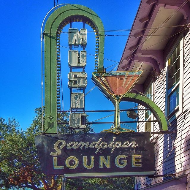 Sandpiper Lounge