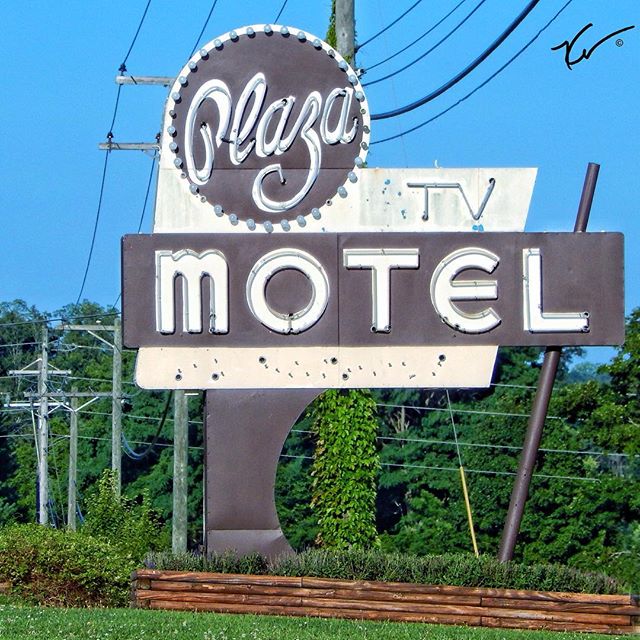 Plaza Motel